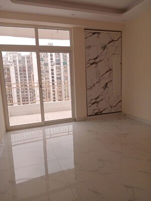 Room in 2 BHK Apartment at Gaur 14th Avenue High Street, Sector 16c Greater Noida – for Rent