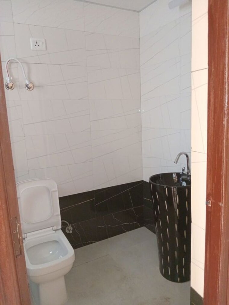 Bathroom, gaur-14th-avenue-high-street 2 Bedroom 980 Sq.Ft. Apartment In Sector 16c Greater Noida Greater Noida 10328499