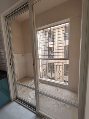 Room in 2 BHK Apartment at Nyati Era, Dhanori – for Rent