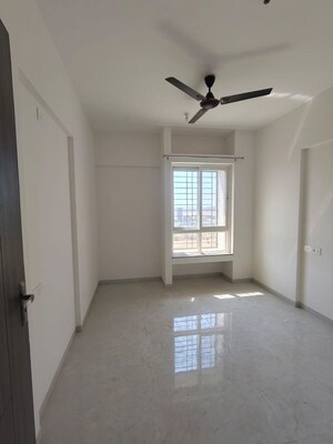 Room in 2 BHK Apartment at Nyati Era, Dhanori – for Rent