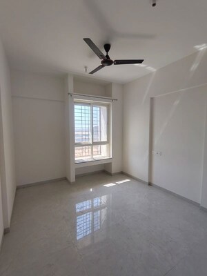 Room in 2 BHK Apartment at Nyati Era, Dhanori – for Rent