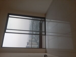 Furnished Amenities in 2.5 BHK Apartment at Prestige Siesta, Mulund West – for Rent