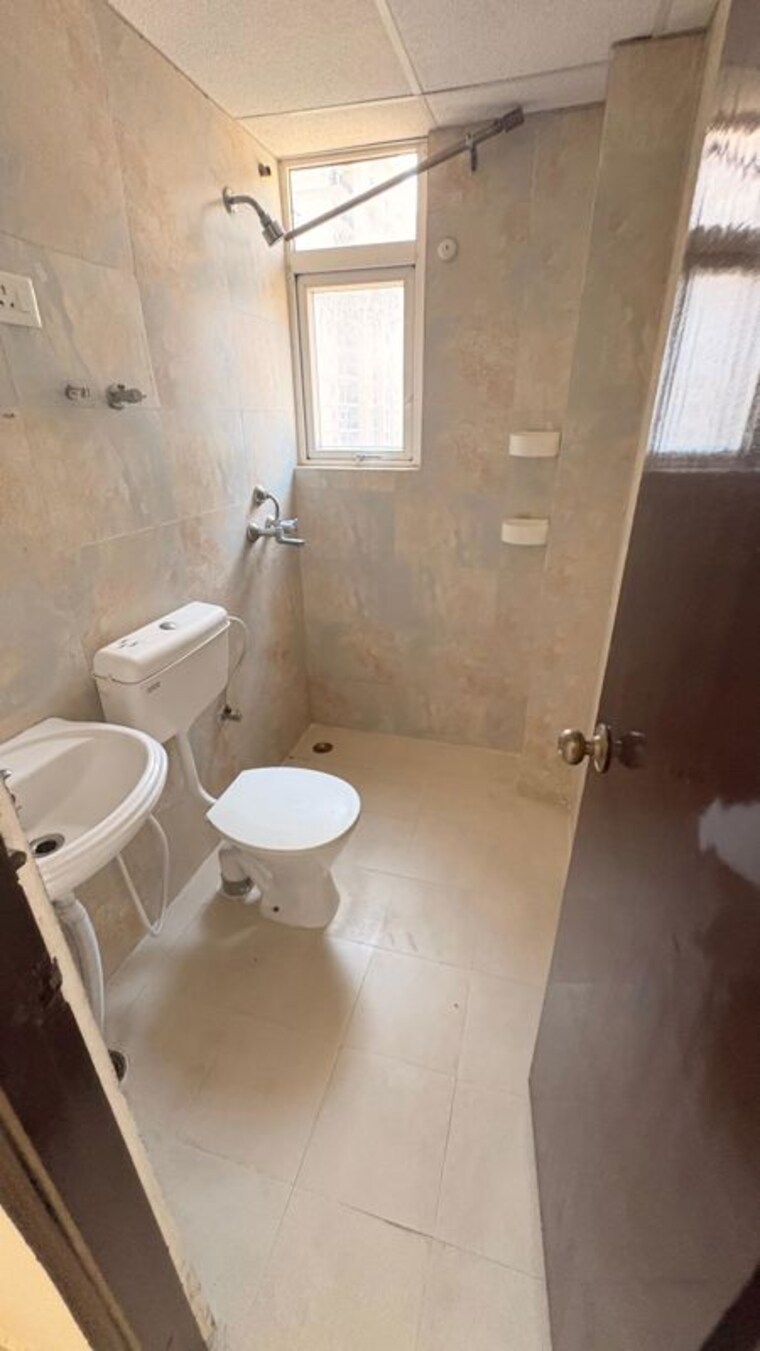 Bathroom, signature-the-serenas 2 Bedroom 579 Sq.Ft. Apartment In Sohna Sector 36 Gurgaon 10328570