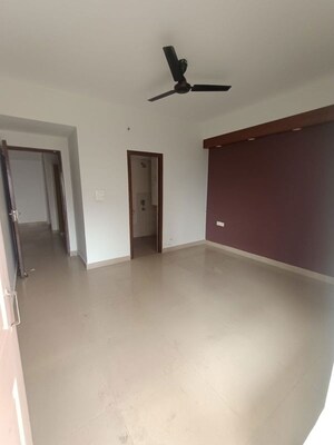 Room in 3 BHK Apartment at Supertech Cape Town, Sector 74 – for Rent