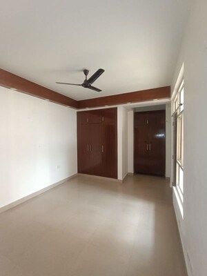 Room in 3 BHK Apartment at Supertech Cape Town, Sector 74 – for Rent