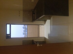 Room in 2 BHK Apartment at Prestige Siesta, Mulund West – for Rent