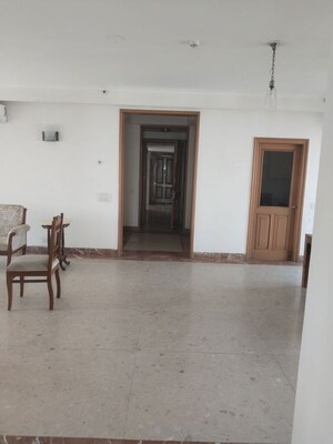 Room in 2 BHK Apartment at Jaypee Green Crescent Court, Jaypee Greens – for Rent