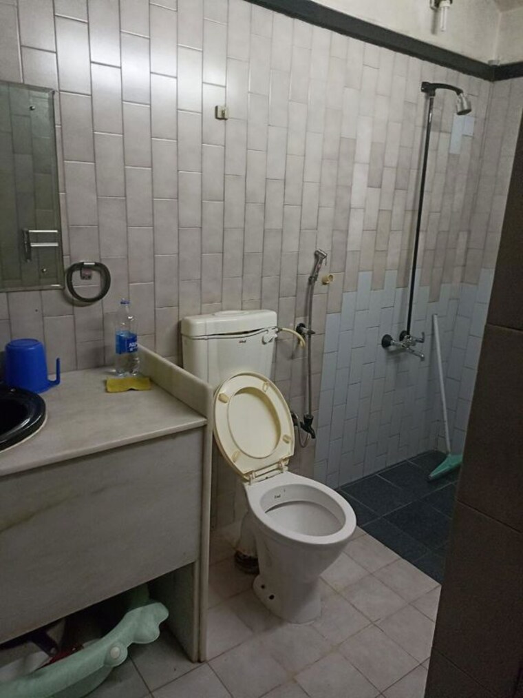Bathroom, kalpana-villa-housing-society 3.5 Bedroom 2200 Sq.Ft. Apartment In Viman Nagar Pune 10328584