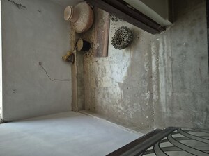 Living Room in 1.5 BHK Builder Floor at Mayur Vihar – for Rent