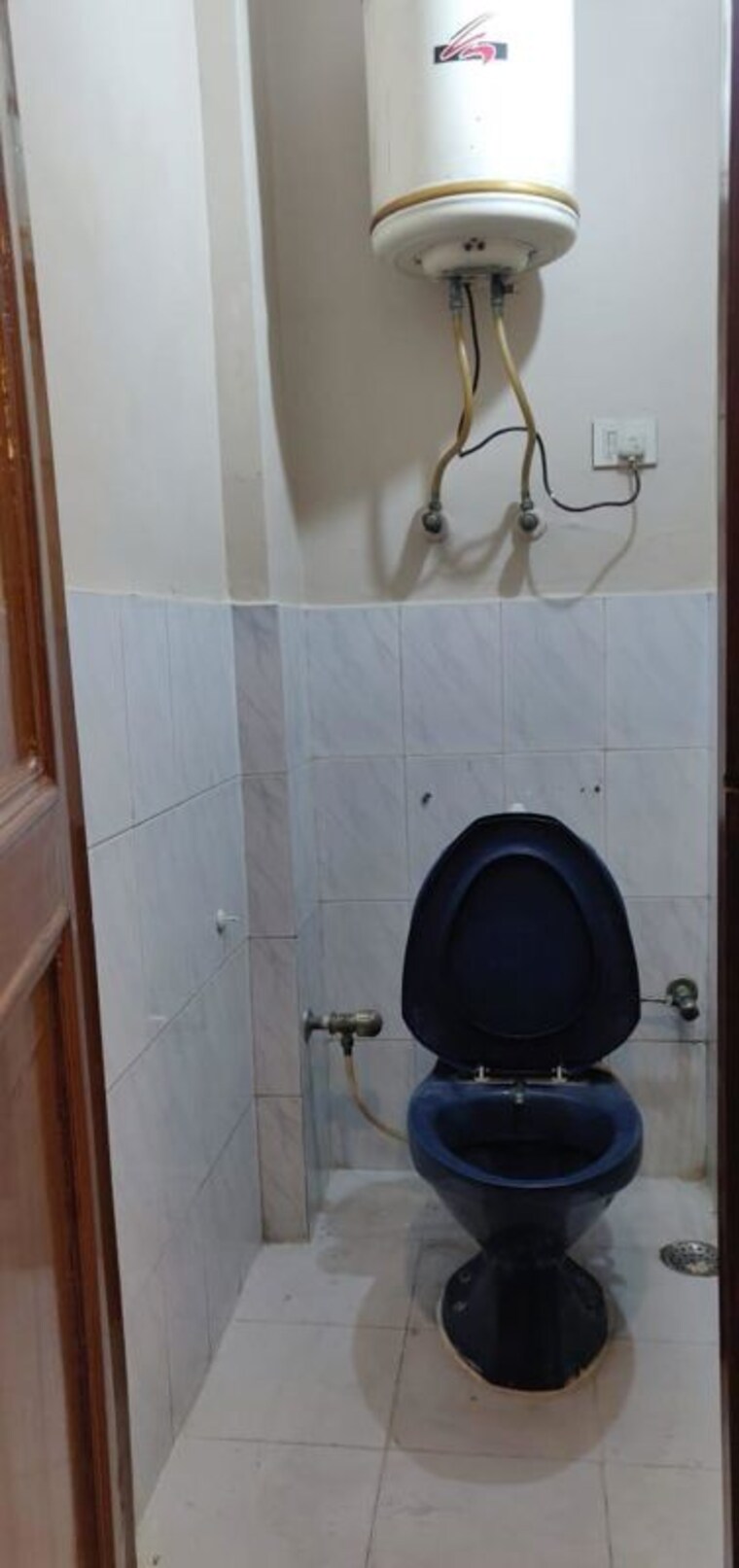 Bathroom, greater kailash ii 2 Bedroom 1200 Sq.Ft. Builder Floor In Greater Kailash ii Delhi 10328610