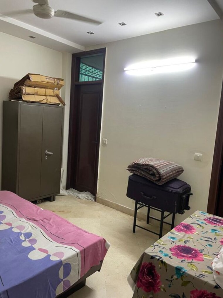 Bedroom, east of kailash 2 Bedroom 125 Sq.Yd. Builder Floor In East Of Kailash Delhi 10328616