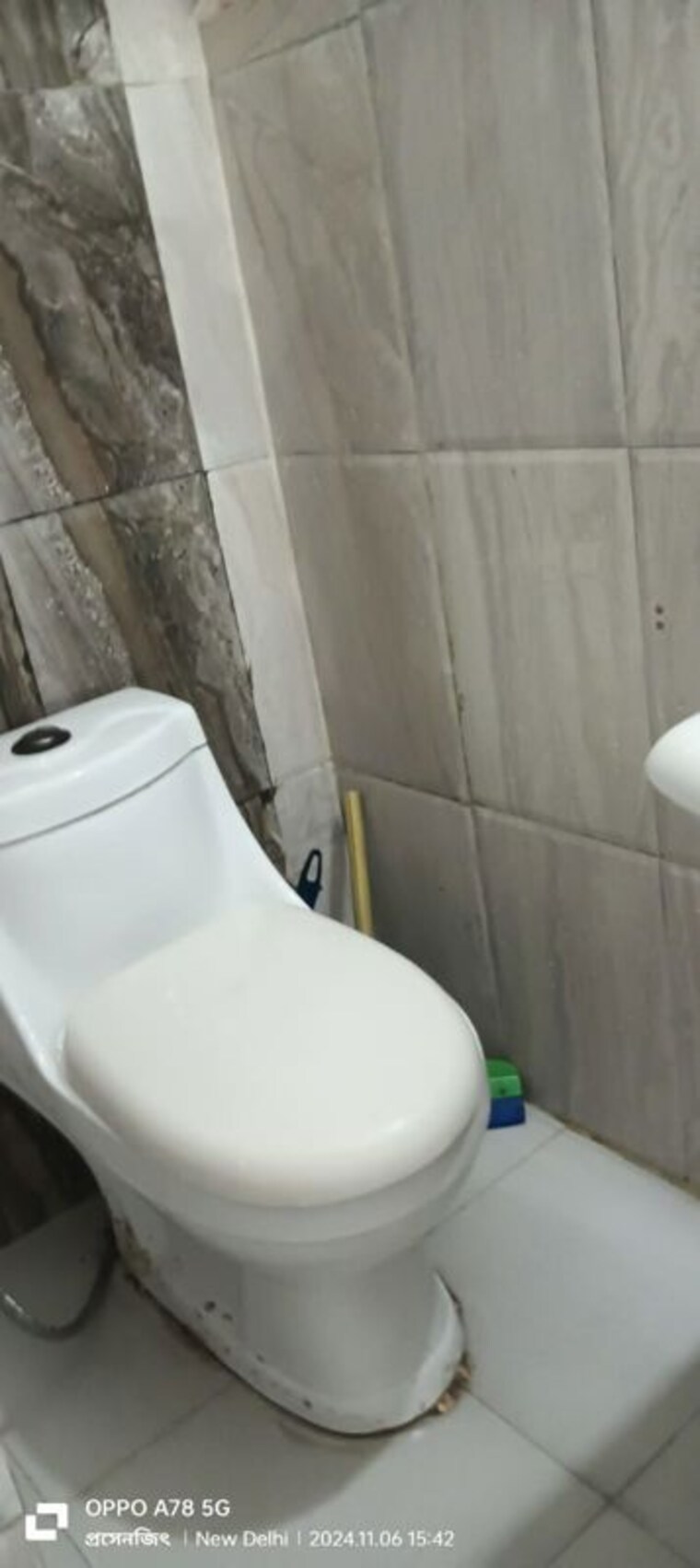Bathroom, chittaranjan park 2 Bedroom 125 Sq.Yd. Builder Floor In Chittaranjan Park Delhi 10328624