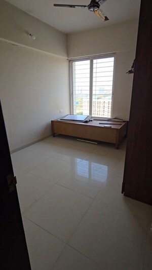 Room in 2 BHK Apartment at Mantra Insignia, Mundhwa – for Rent
