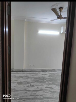 Room in 3 BHK Builder Floor at Chittaranjan Park – for Rent