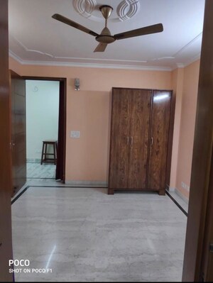 Room in 3 BHK Builder Floor at Chittaranjan Park – for Rent