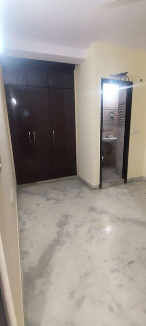 Room in 2 BHK Builder Floor at Chattarpur – for Rent