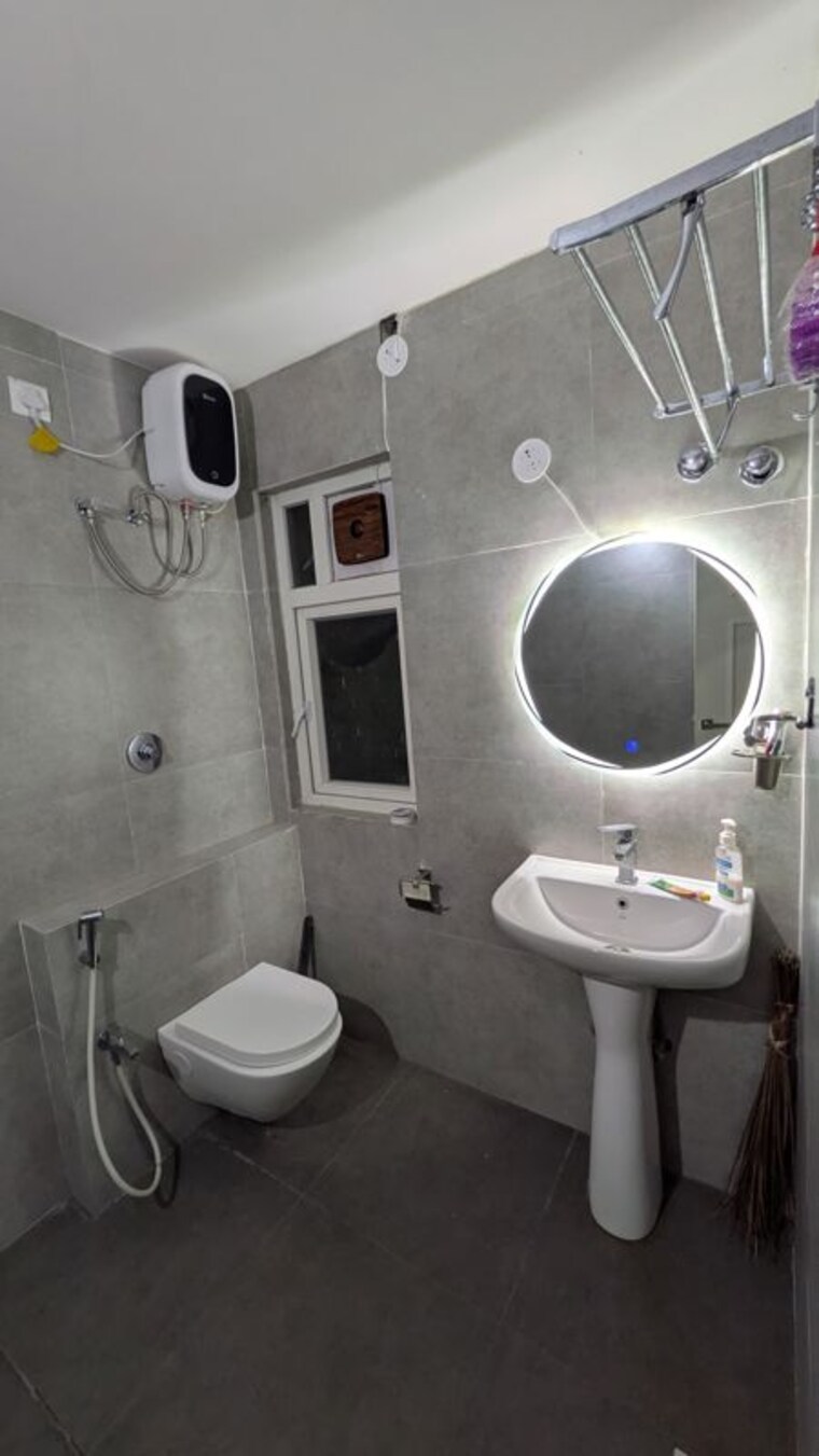 Bathroom, aditya-empress-heights 3 Bedroom 1950 Sq.Ft. Apartment In Shaikpet Hyderabad 10328670
