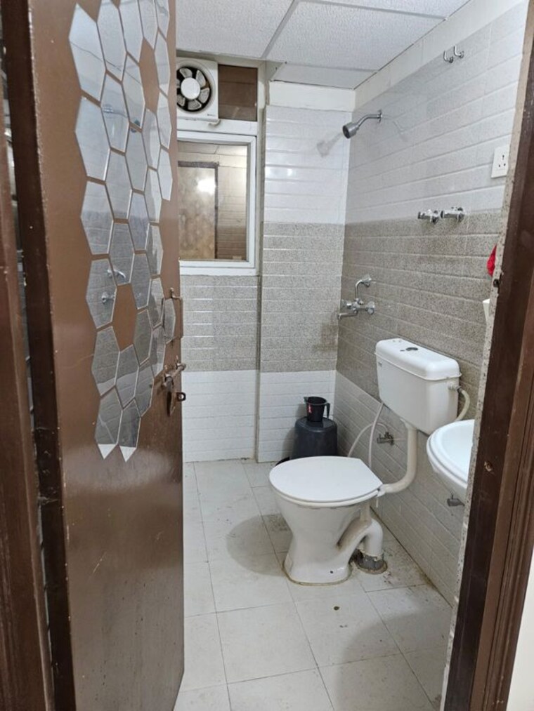Attached Bathroom, signature-orchard-avenue-2 2 Bedroom 617 Sq.Ft. Apartment In Sector 93 Gurgaon 10328665