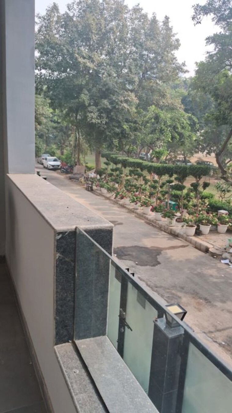 Balcony, dlf-atria 1 Bedroom 700 Sq.Ft. Apartment In Dlf Phase ii Gurgaon 10328674