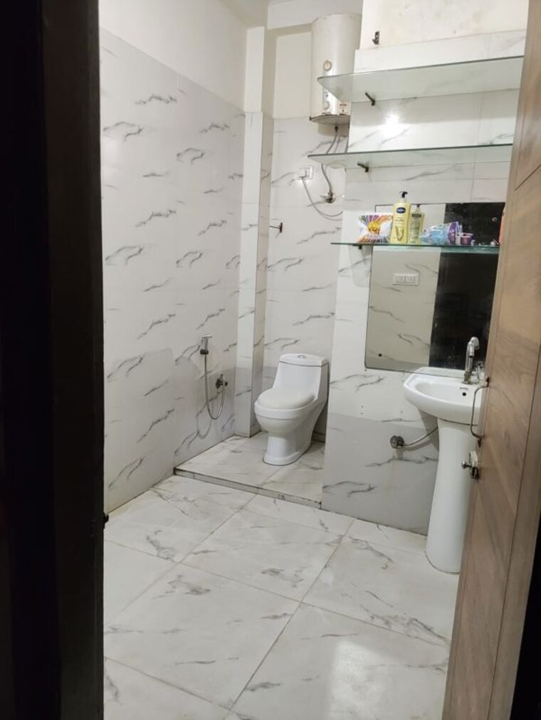 Bathroom, crossing-republik 2 Bedroom 1000 Sq.Ft. Independent House In Crossing Republic Ghaziabad 10328682