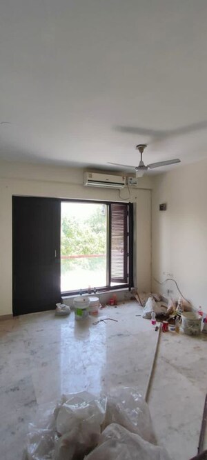 Room in 3 BHK Builder Floor at Shivalik Colony – for Rent