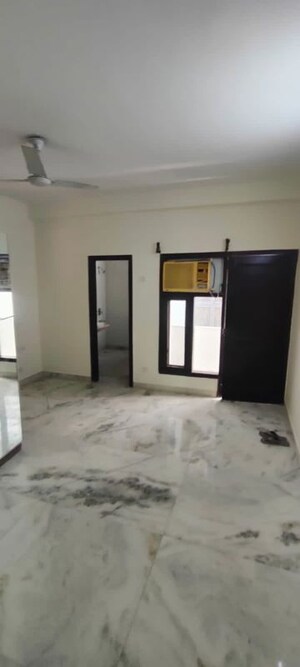 Room in 3 BHK Builder Floor at Shivalik Colony – for Rent