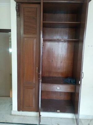 Furnished Amenities in 6+ BHK Builder Floor at Sector 14 – for Sale