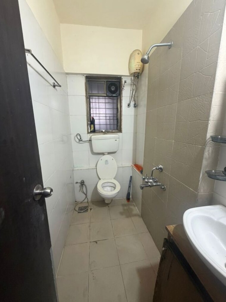 Bathroom, runwal-garden-city 2 Bedroom 650 Sq.Ft. Apartment In Balkum Pada Thane 10328703