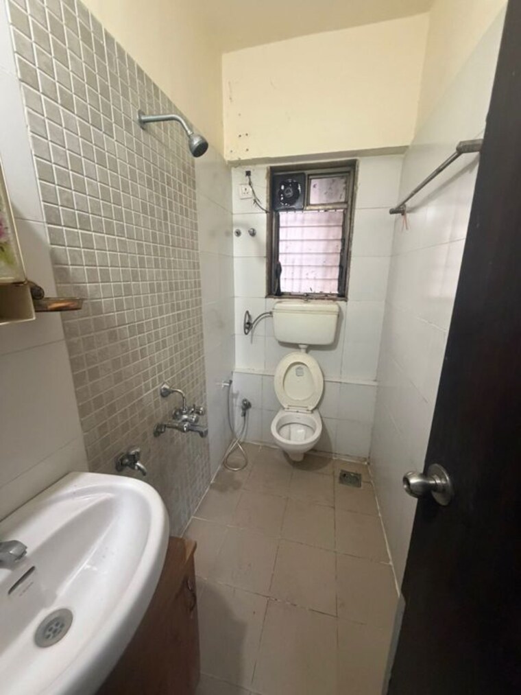 Bathroom, runwal-garden-city 2 Bedroom 650 Sq.Ft. Apartment In Balkum Pada Thane 10328703