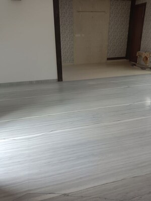 Room in 3 BHK Builder Floor at Sector 9 – for Rent