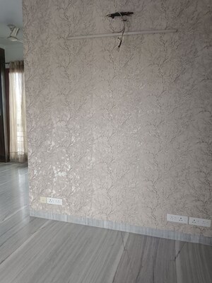 Room in 3 BHK Builder Floor at Sector 9 – for Rent