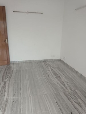 Room in 3 BHK Builder Floor at Sector 9 – for Rent