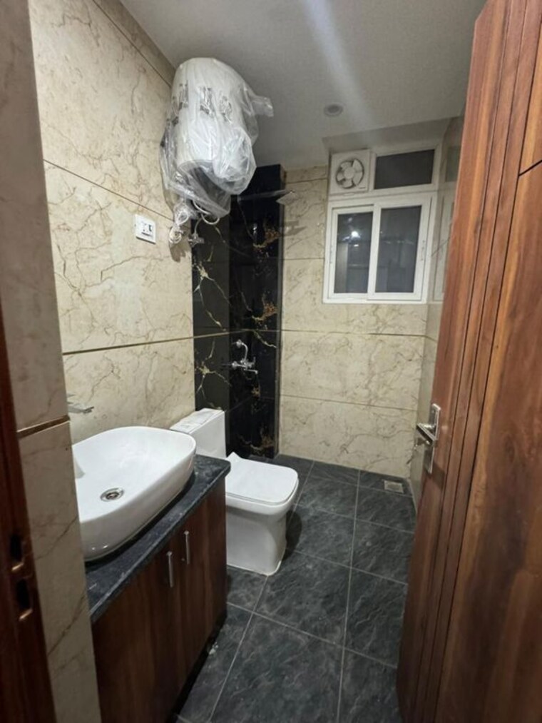 Bathroom, sector 51 3 Bedroom 1450 Sq.Ft. Builder Floor In Sector 51 Gurgaon 10328780