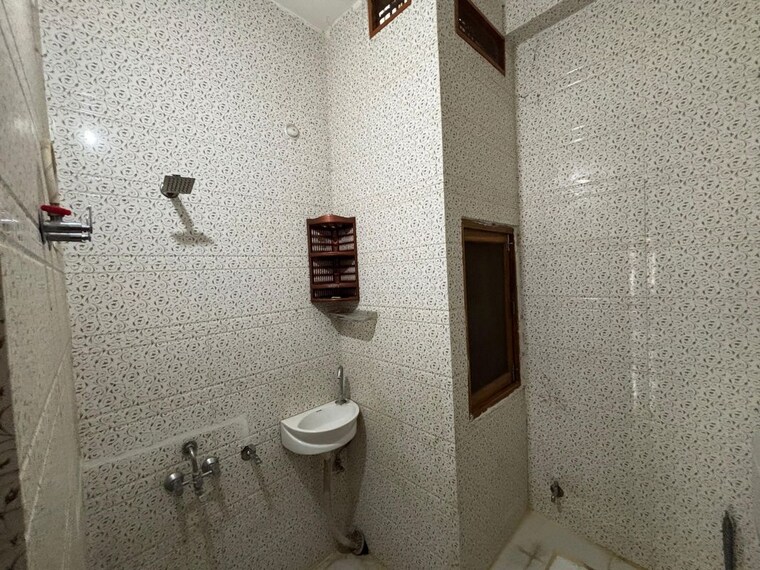 Bathroom, gomti nagar 2 Bedroom 1000 Sq.Ft. Independent House In Gomti Nagar Lucknow 10328790