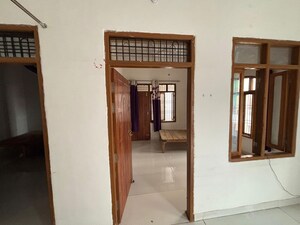 Room in 2 BHK Independent House at Gomti Nagar – for Rent