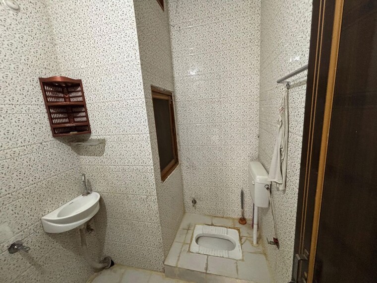 Bathroom, gomti nagar 2 Bedroom 1000 Sq.Ft. Independent House In Gomti Nagar Lucknow 10328790