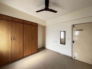 Room in 2 BHK Builder Floor at Hsr Layout Sector 2 – for Rent