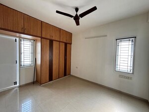 Room in 2 BHK Builder Floor at Hsr Layout Sector 2 – for Rent