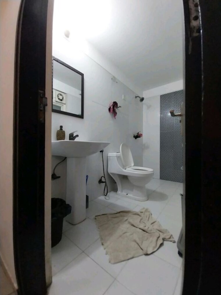 Bathroom, gulshan-vivante 3 Bedroom 1220 Sq.Ft. Apartment In Sector 137 Noida 10328798