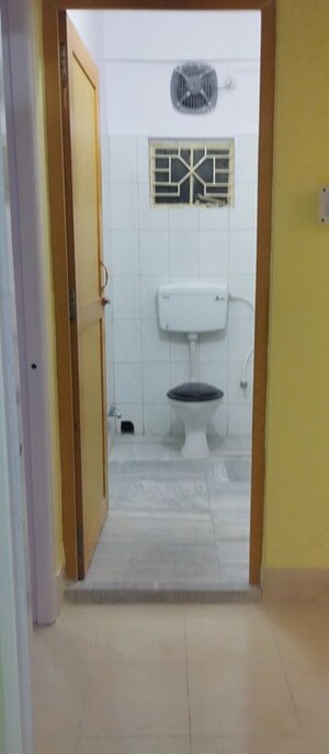 Bathroom in 2 BHK Apartment at Kolkatta Gpo – for Rent