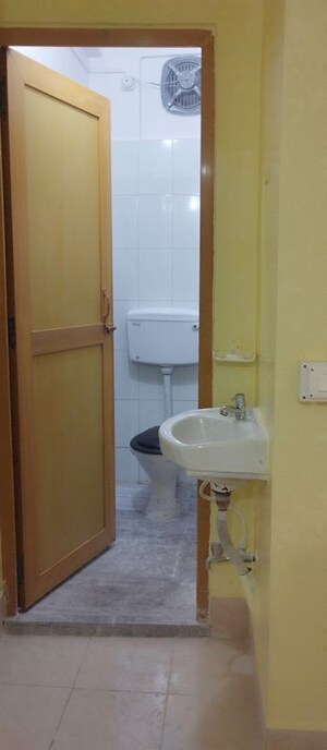 Bathroom in 2 BHK Apartment at Kolkatta Gpo – for Rent