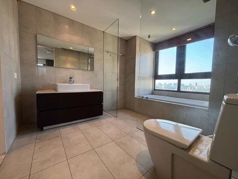 Bathroom, panchshil-one-north 4 Bedroom 3800 Sq.Ft. Apartment In Magarpatta City Pune 10328821