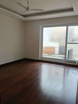 Room in 3 BHK Builder Floor at Sector 11 – for Rent