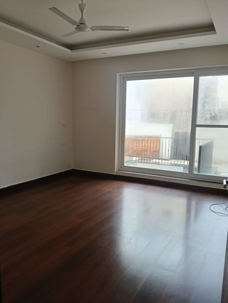 Room, sector 11 3 Bedroom 4500 Sq.Ft. Builder Floor In Sector 11 Chandigarh 10328838