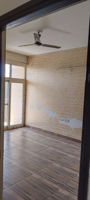 Room in 2 BHK Apartment at Hawelia Valencia Homes, Sector 1 Greater Noida – for Rent