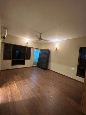 Room in 4 BHK Apartment at Panchshil Satellite Towers, Koregaon Park – for Rent