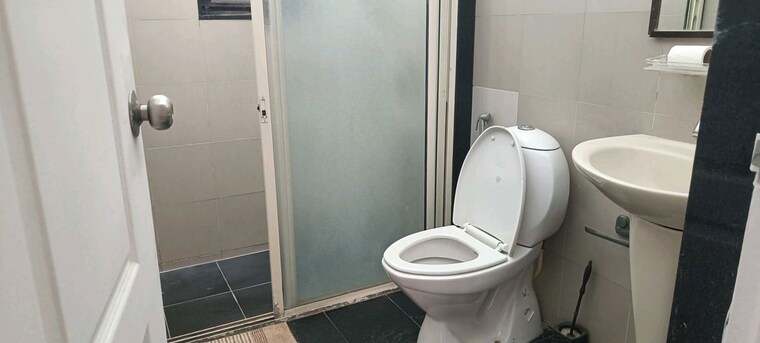 Bathroom, panchshil-satellite-towers 4 Bedroom 2500 Sq.Ft. Apartment In Koregaon Park Pune 10328904