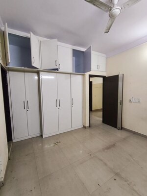 Room in 3 BHK Builder Floor at Sector 9a – for Rent