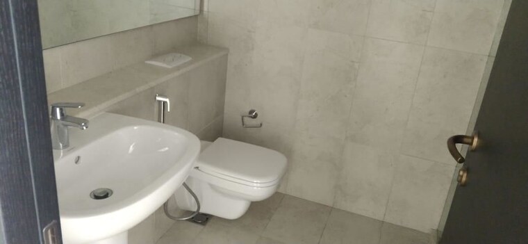 Bathroom, panchshil-towers 6 Bedroom 5101 Sq.Ft. Apartment In Kharadi Pune 10328936