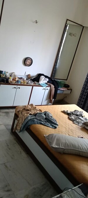 Furnished Amenities in 1 BHK Apartment at Kalina – for Rent